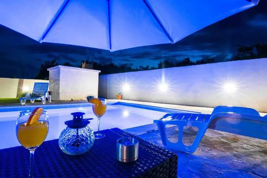 Elo Holiday Home Lovinac  别墅