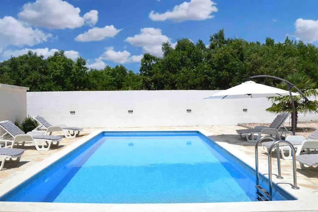 Villa Elo Holiday Home Lovinac